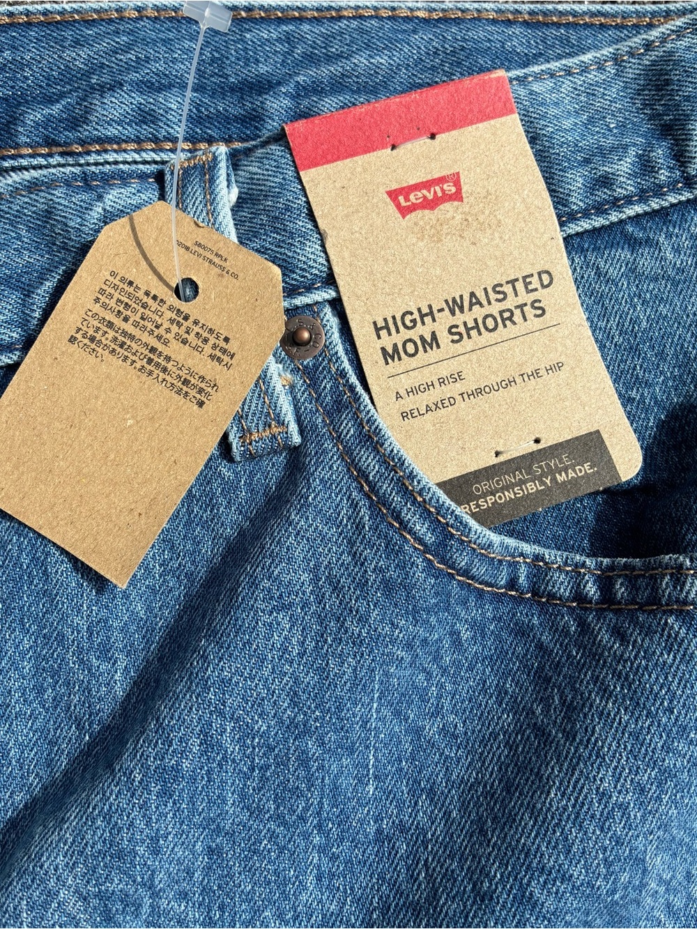 Levi's Classic High-Rise Denim Mom Shorts medium wash women size 24W - Picture 3 of 4